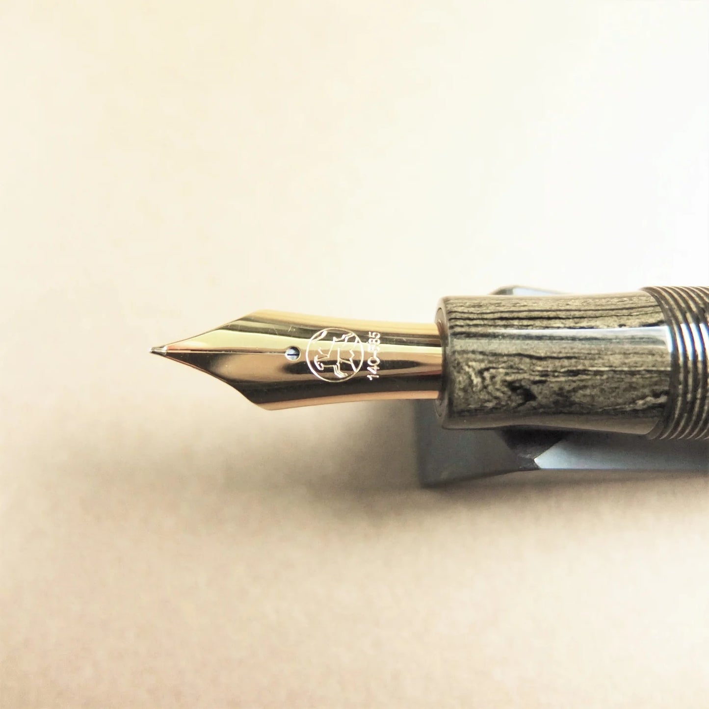 Eboya Fountain Pen - Houju in Beige