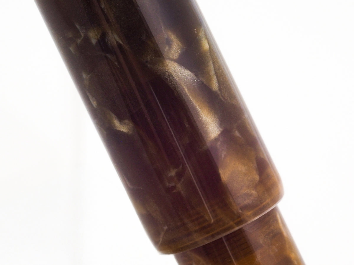 Fine Writing Pencket Fountain Pen: Garnet