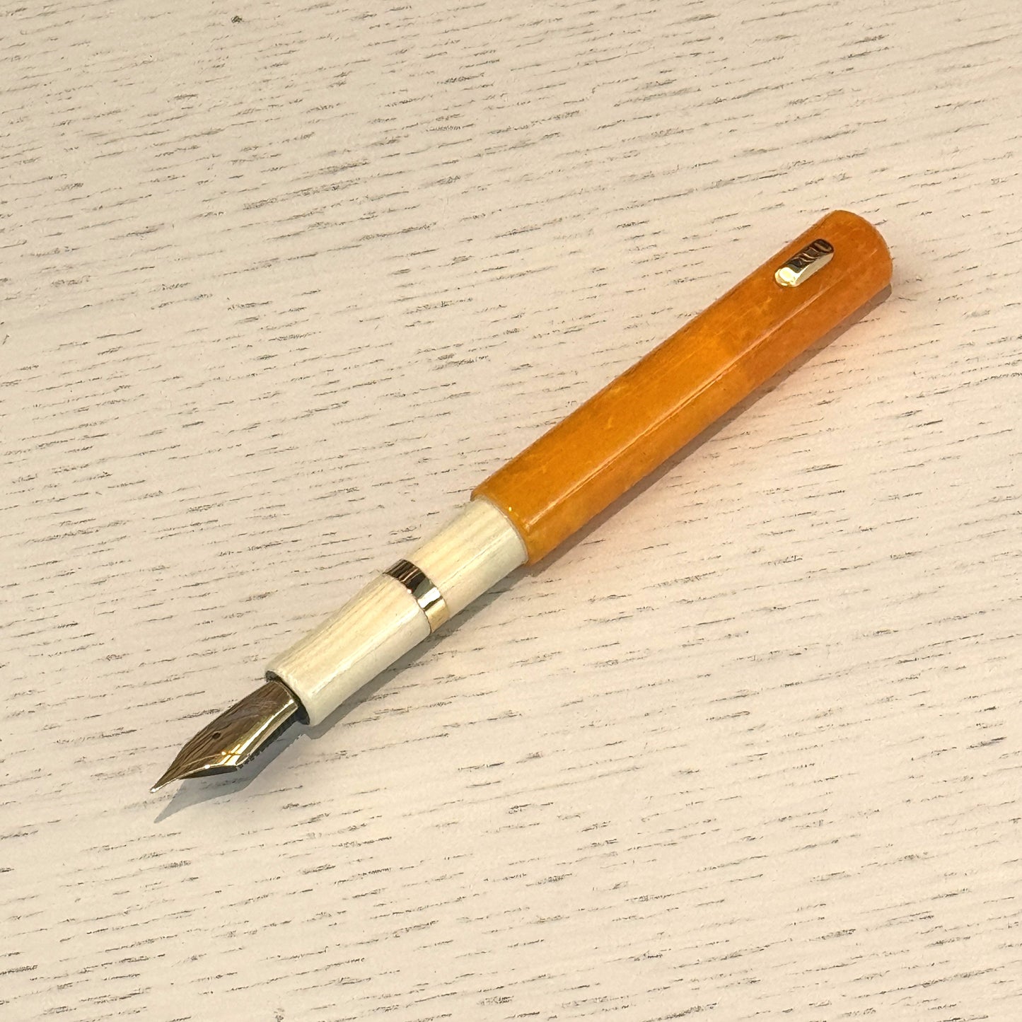 Fine Writing Pencket Fountain Pen: Amber