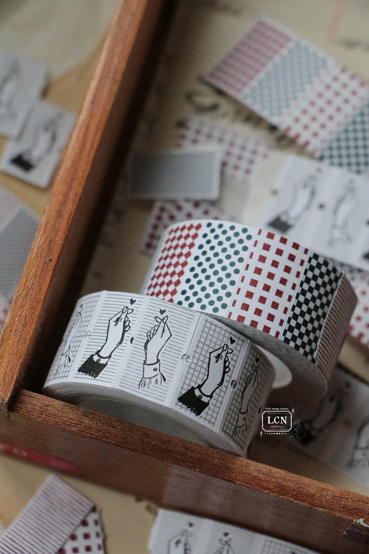 LCN Label Sticker Roll: Finger Heart
