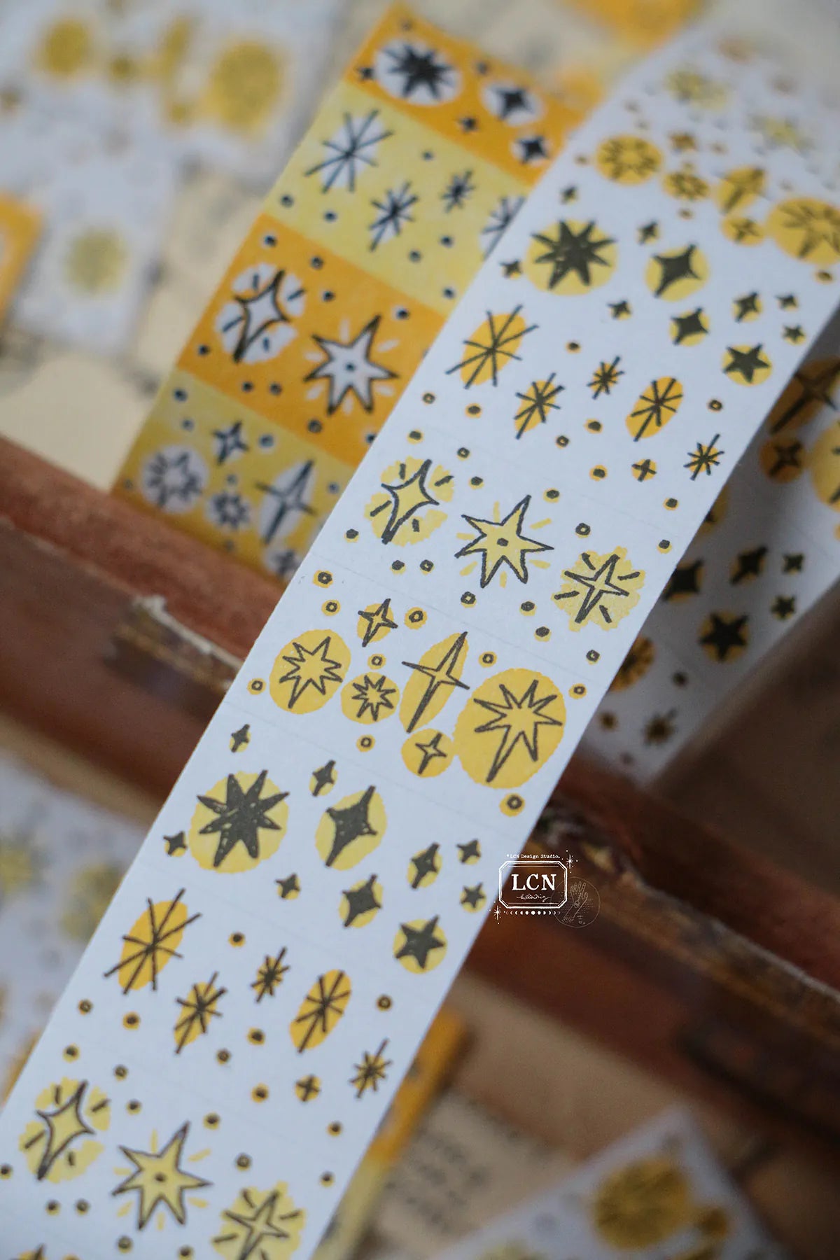 LCN Label Sticker Roll: Hand Drawn Star - White