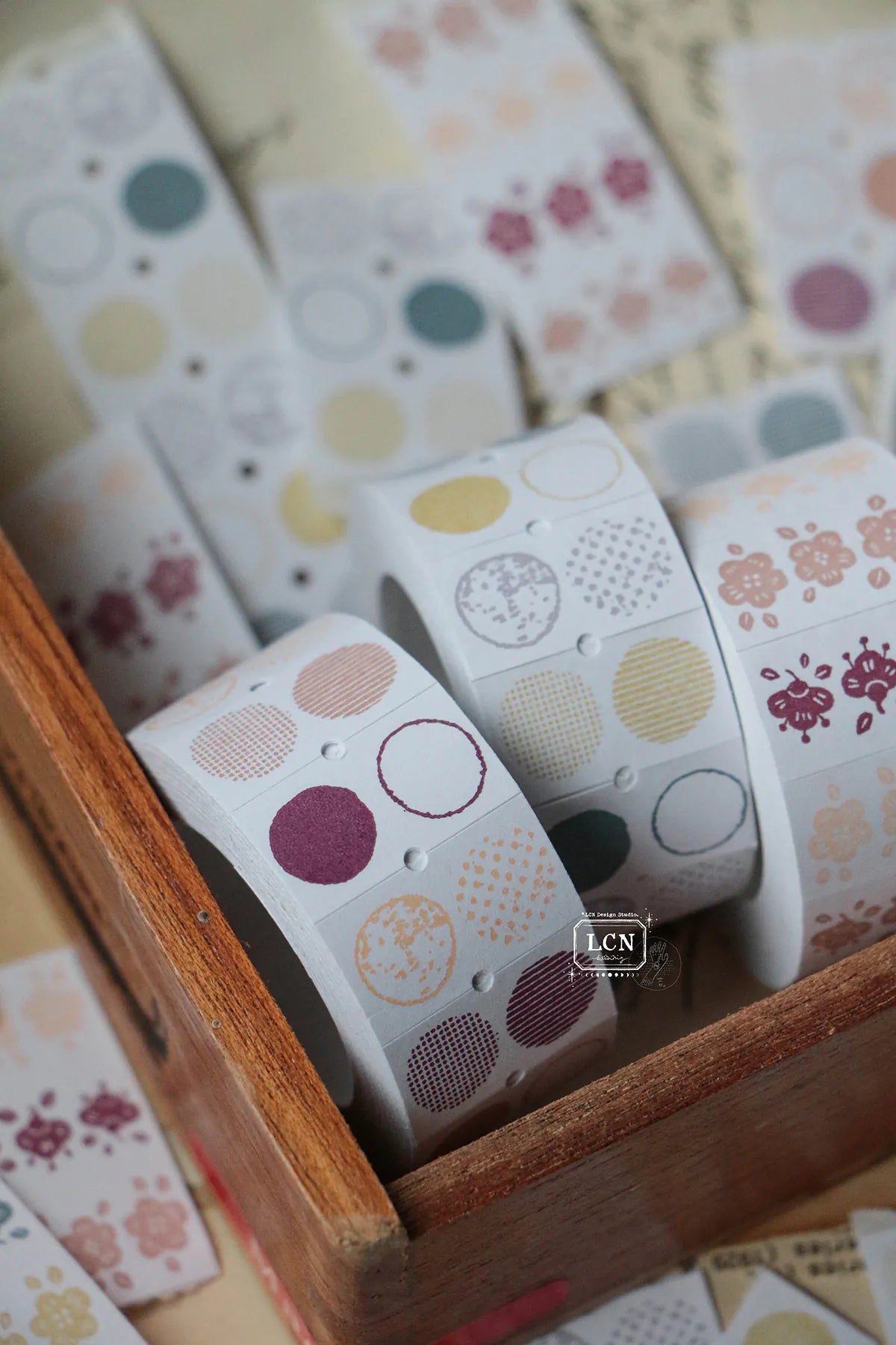 LCN Label Sticker Roll: Circle - Red Tone