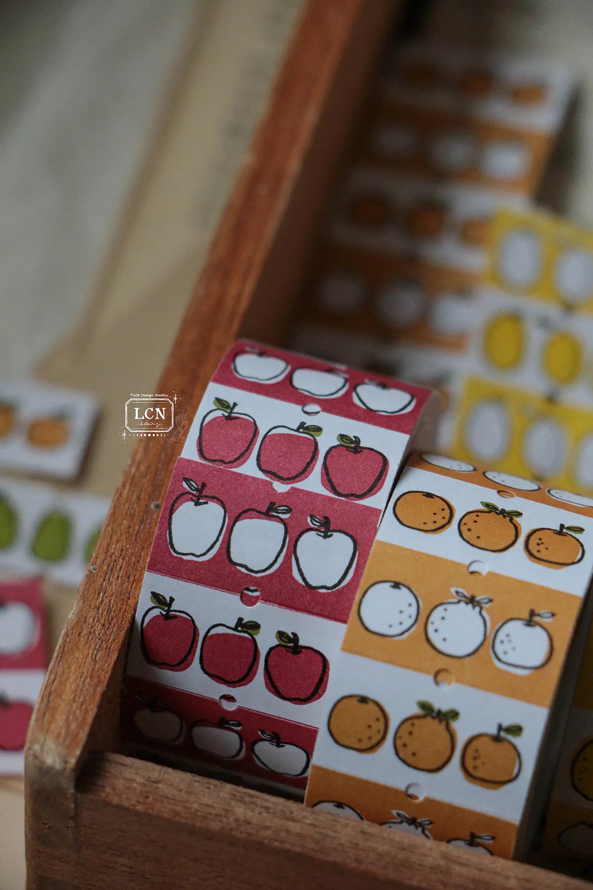 LCN Label Sticker Roll: Apple