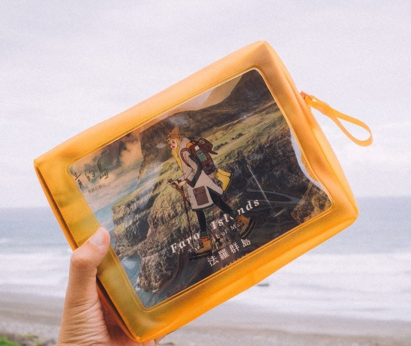 LA DOLCE VITA: Travel Pouch - Tuesday hiking