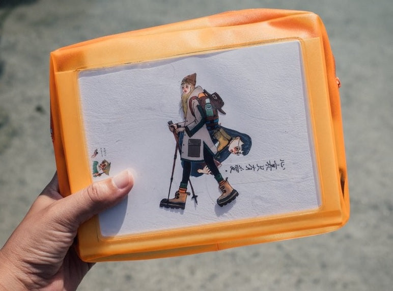 LA DOLCE VITA: Travel Pouch - Tuesday hiking